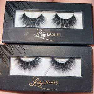 2 pairs of Lilly lashes